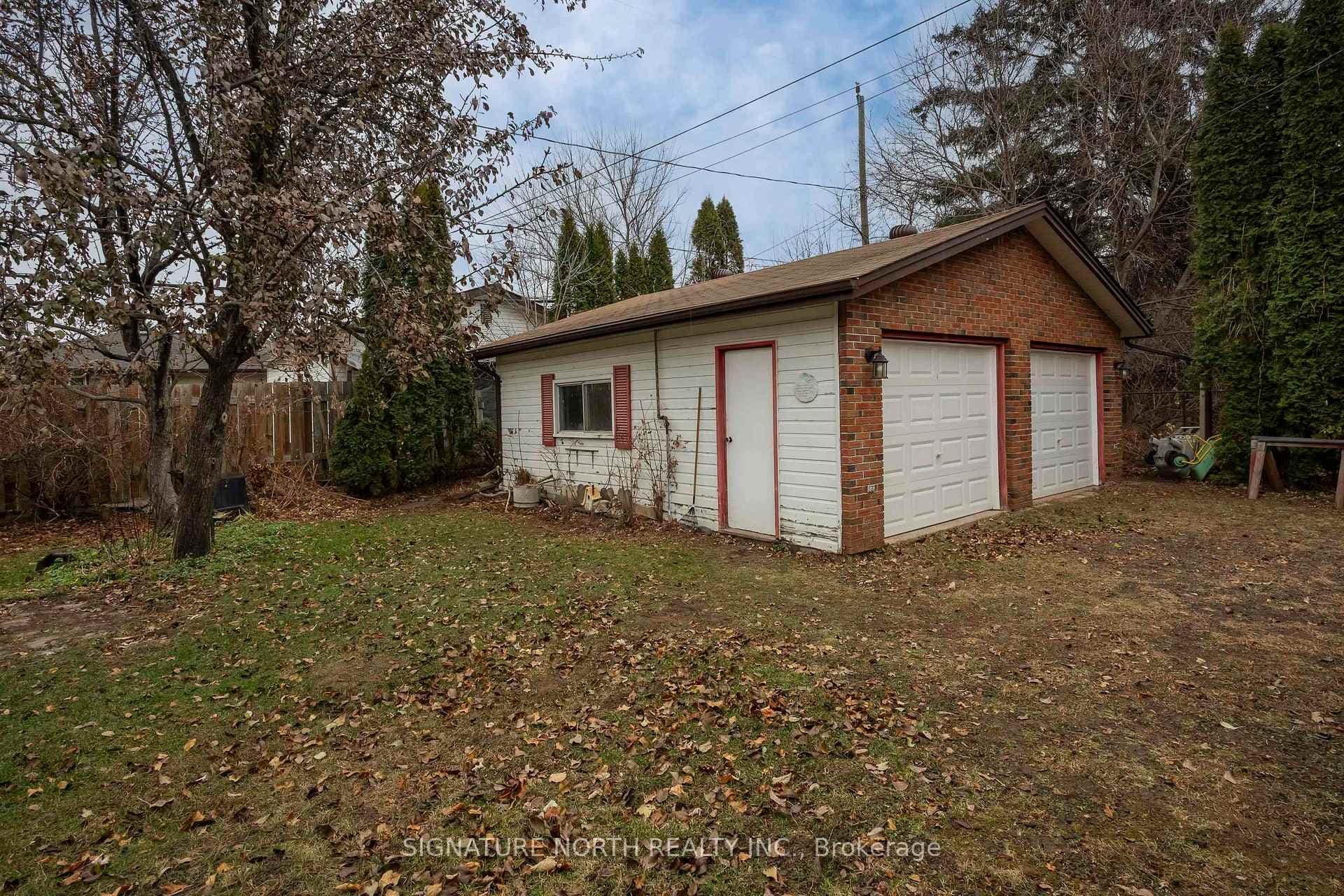 435 Amethyst Crescent photo 37