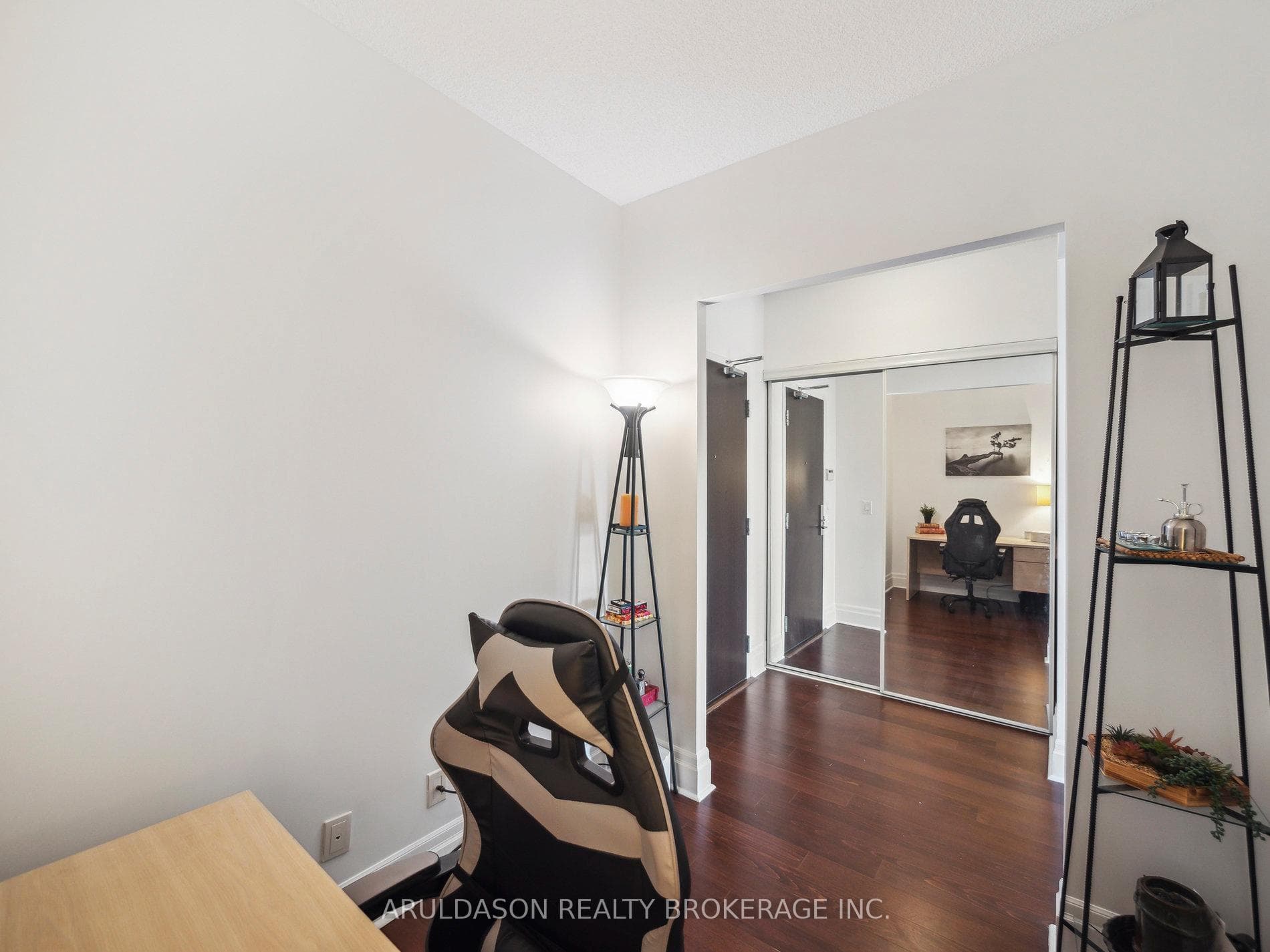 111 Upper Duke Crescent Unit 609 photo 26