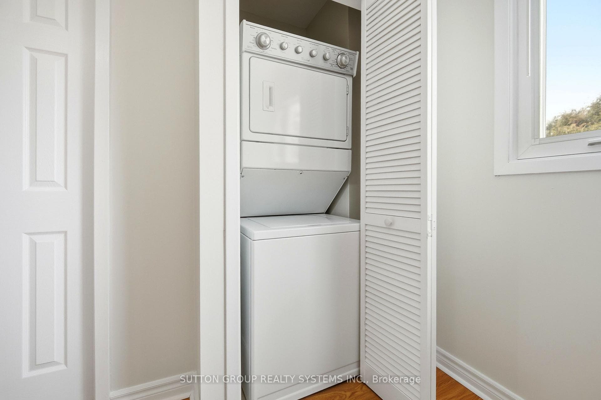10 Linkdale Road Unit Upper level photo 19