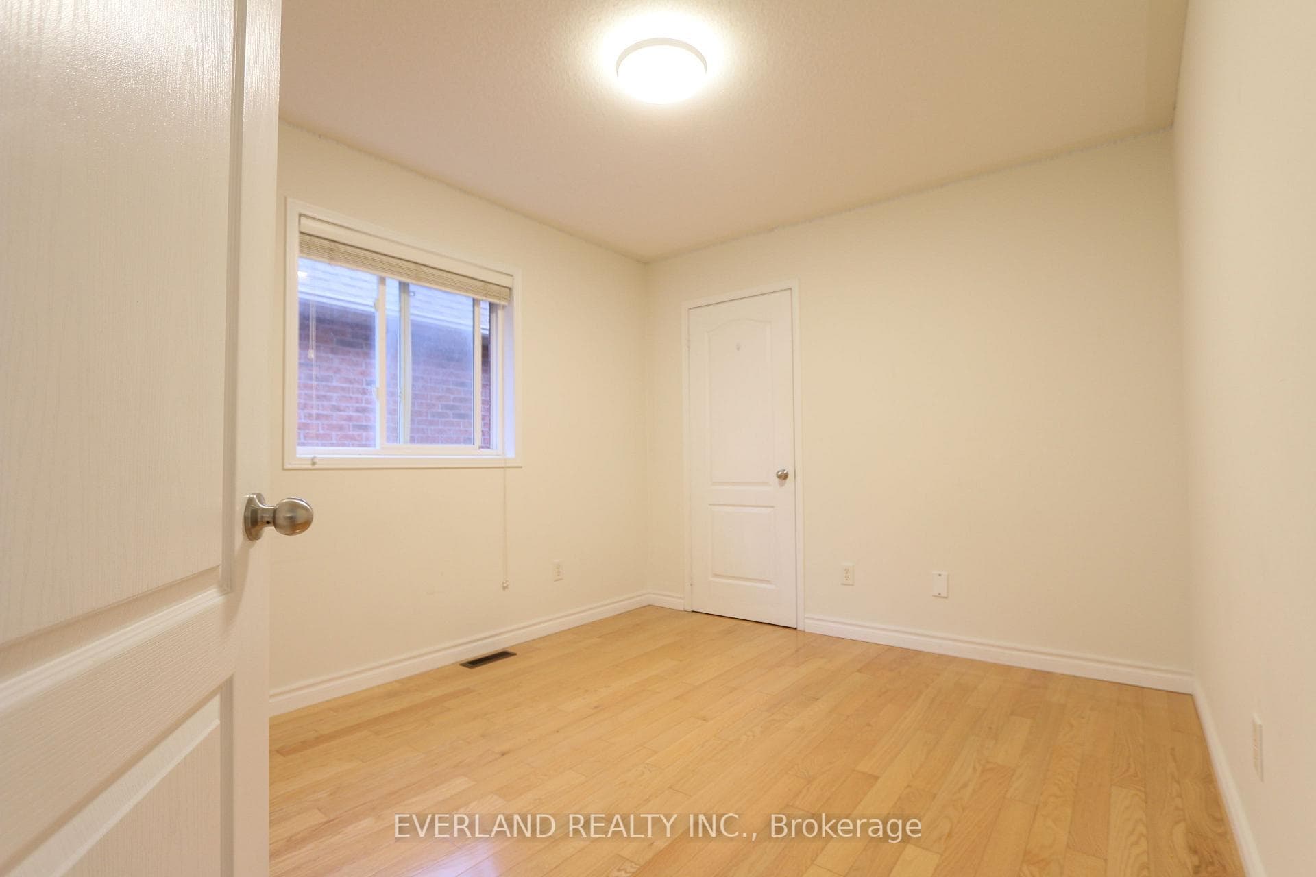 74 Colonial Crescent photo 18