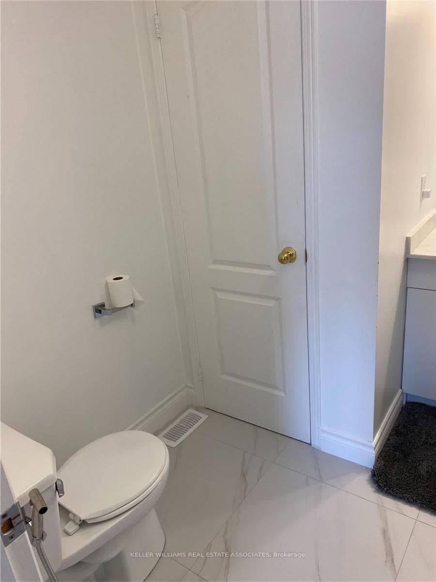 5957 Tenth Line photo 18