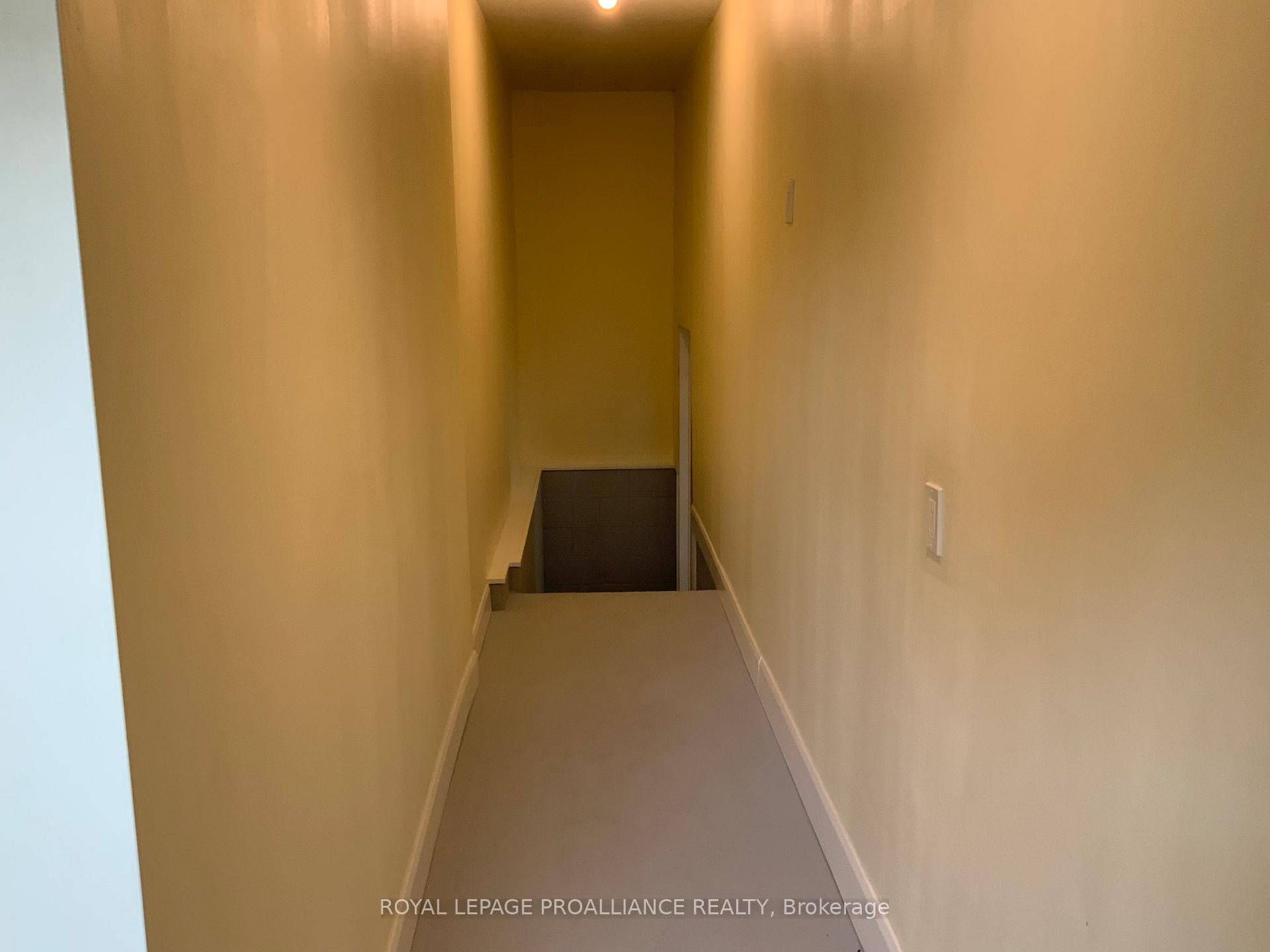 138 Cloverleaf Drive photo 2