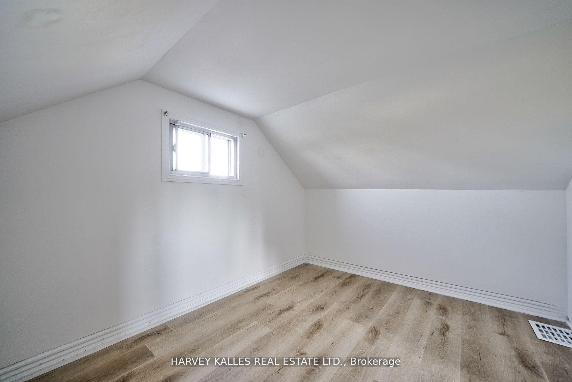 309 Birchmount Road photo 27