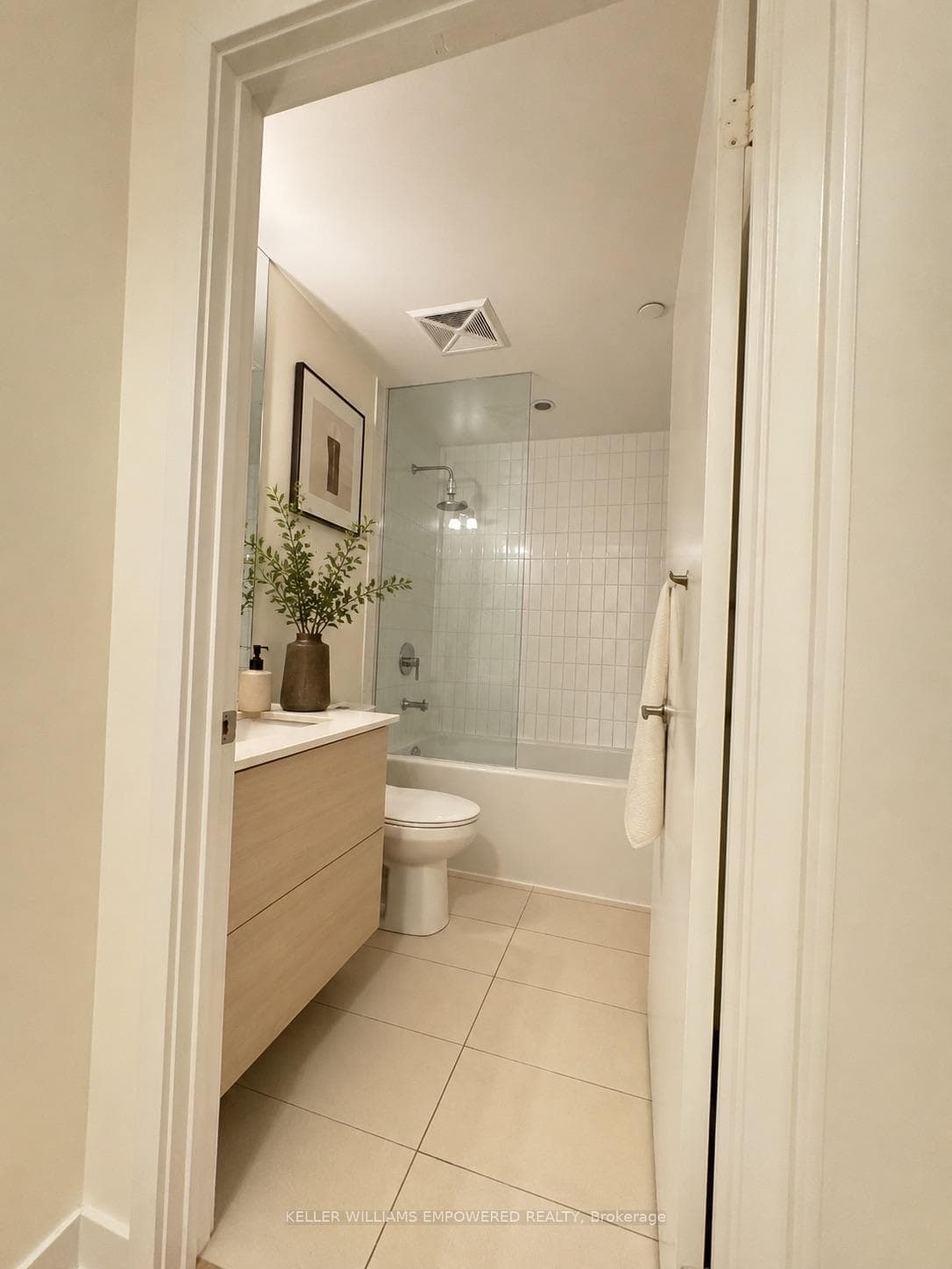 210 Simcoe Street Unit 406 photo 13