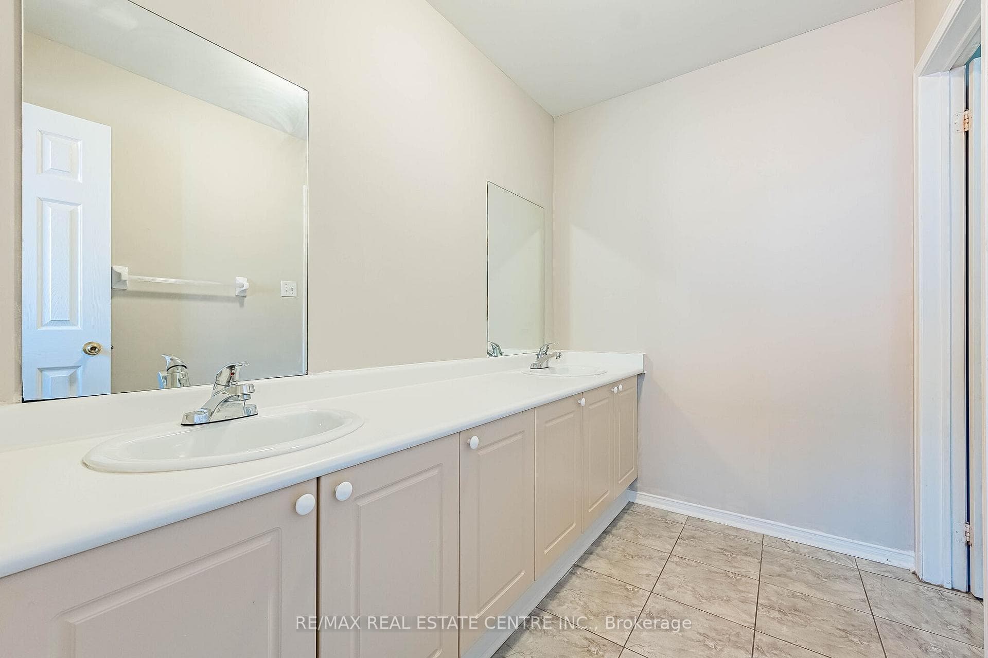 35 Twisted Oak Street photo 33