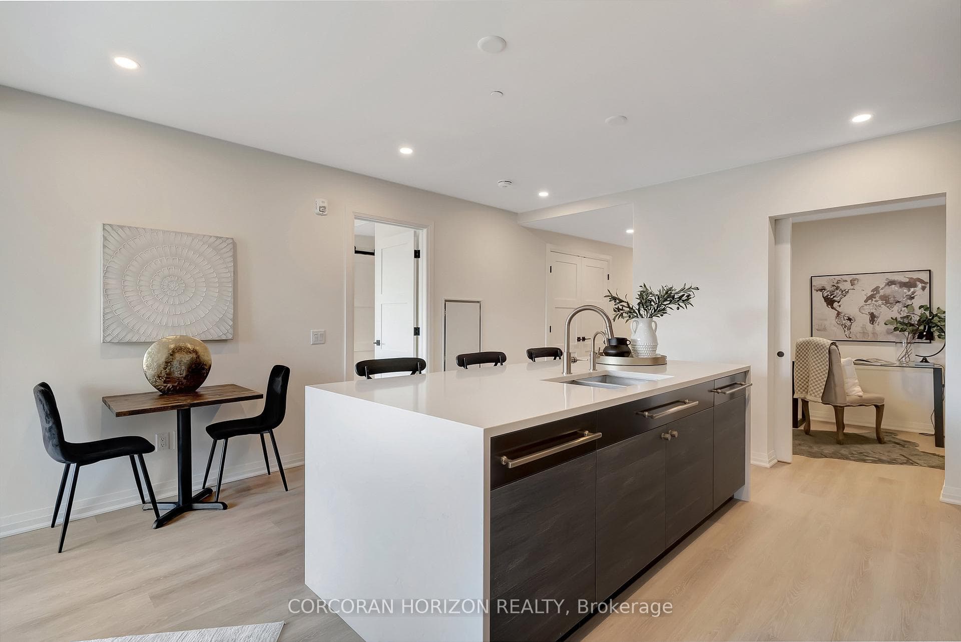 6523 Wellington 7 Road Unit 203 photo 9