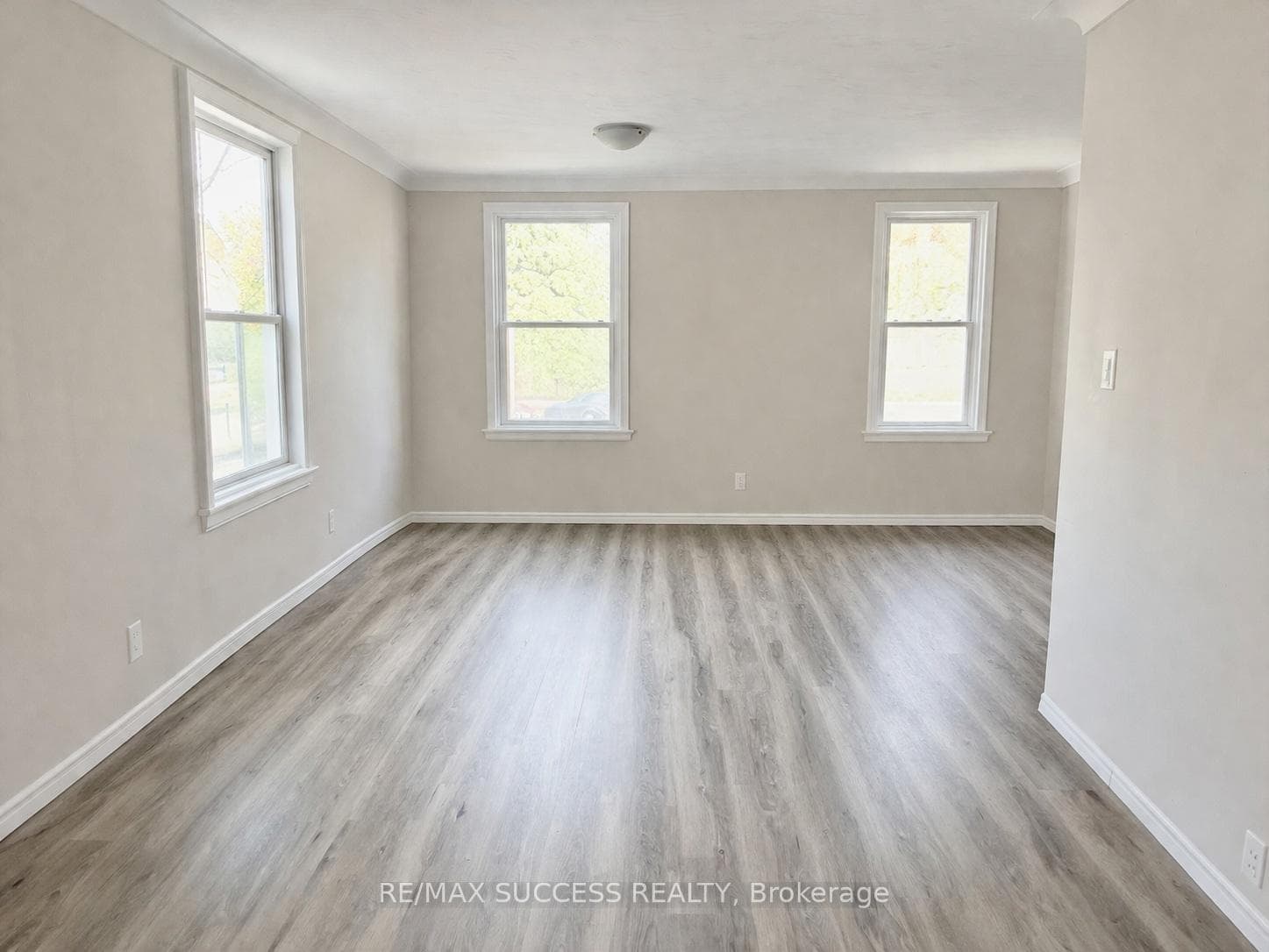 738 MOUNT PLEASANT Road photo 9