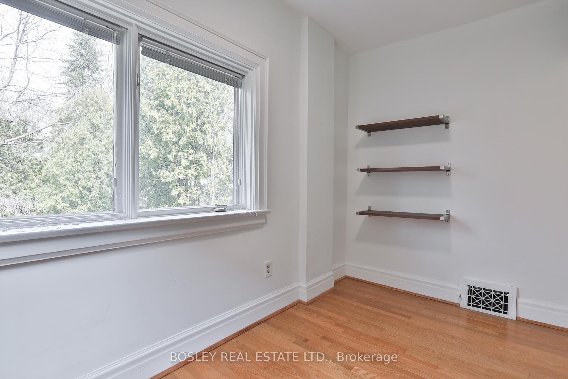 82 Belsize Drive photo 20
