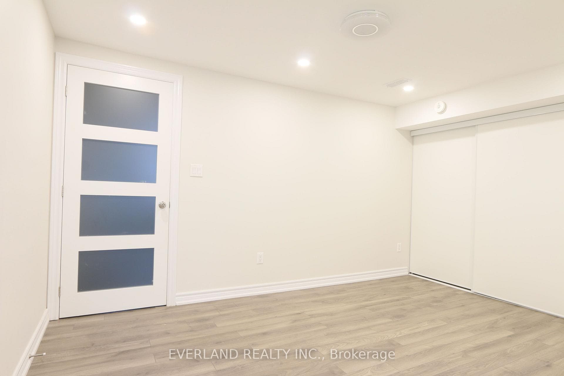 163 Bellwoods Avenue photo 32