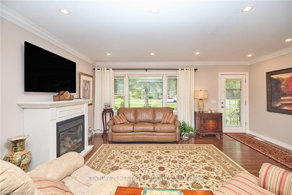 1175 BENNER Avenue photo 8