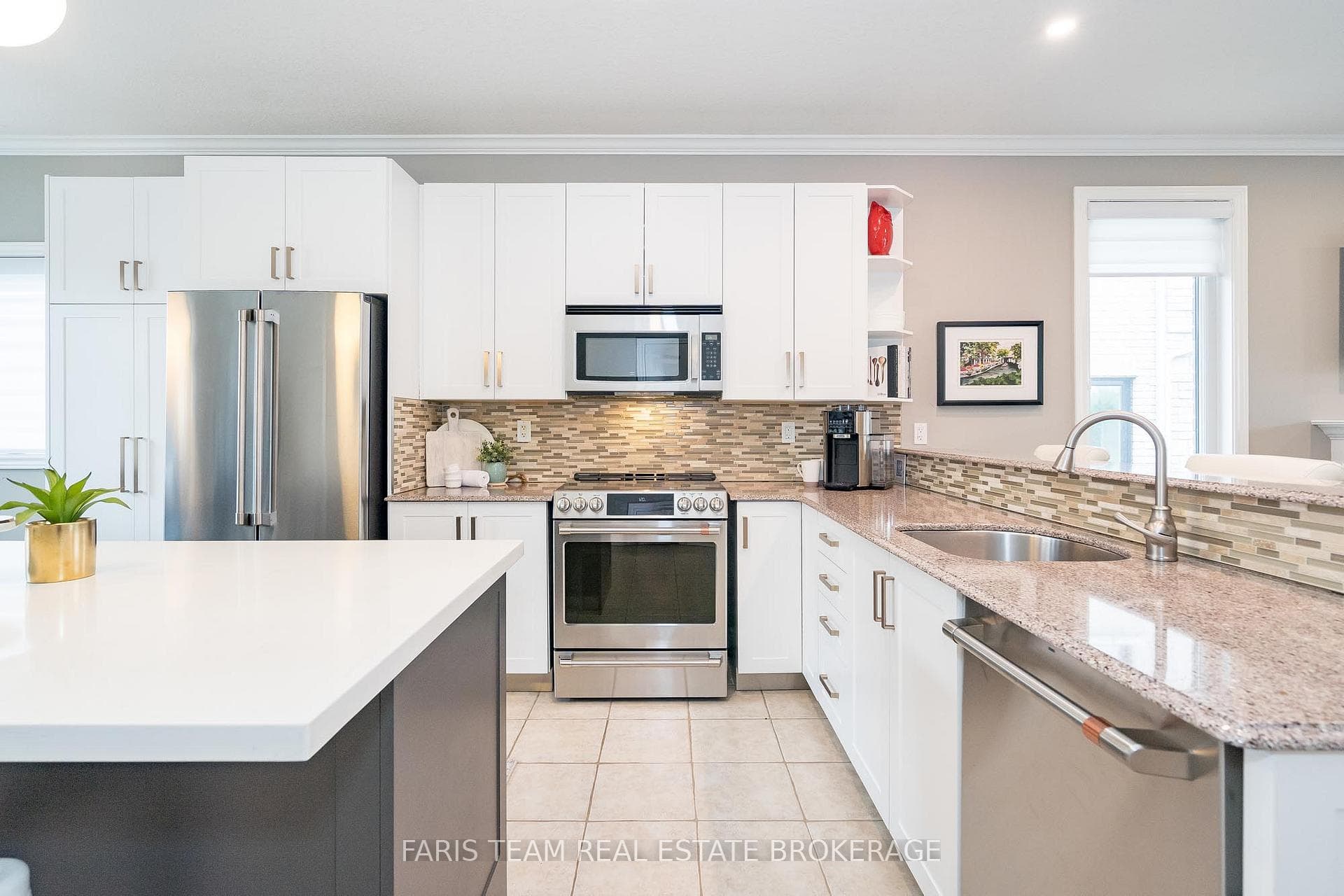 135 Sandringham Drive photo 7