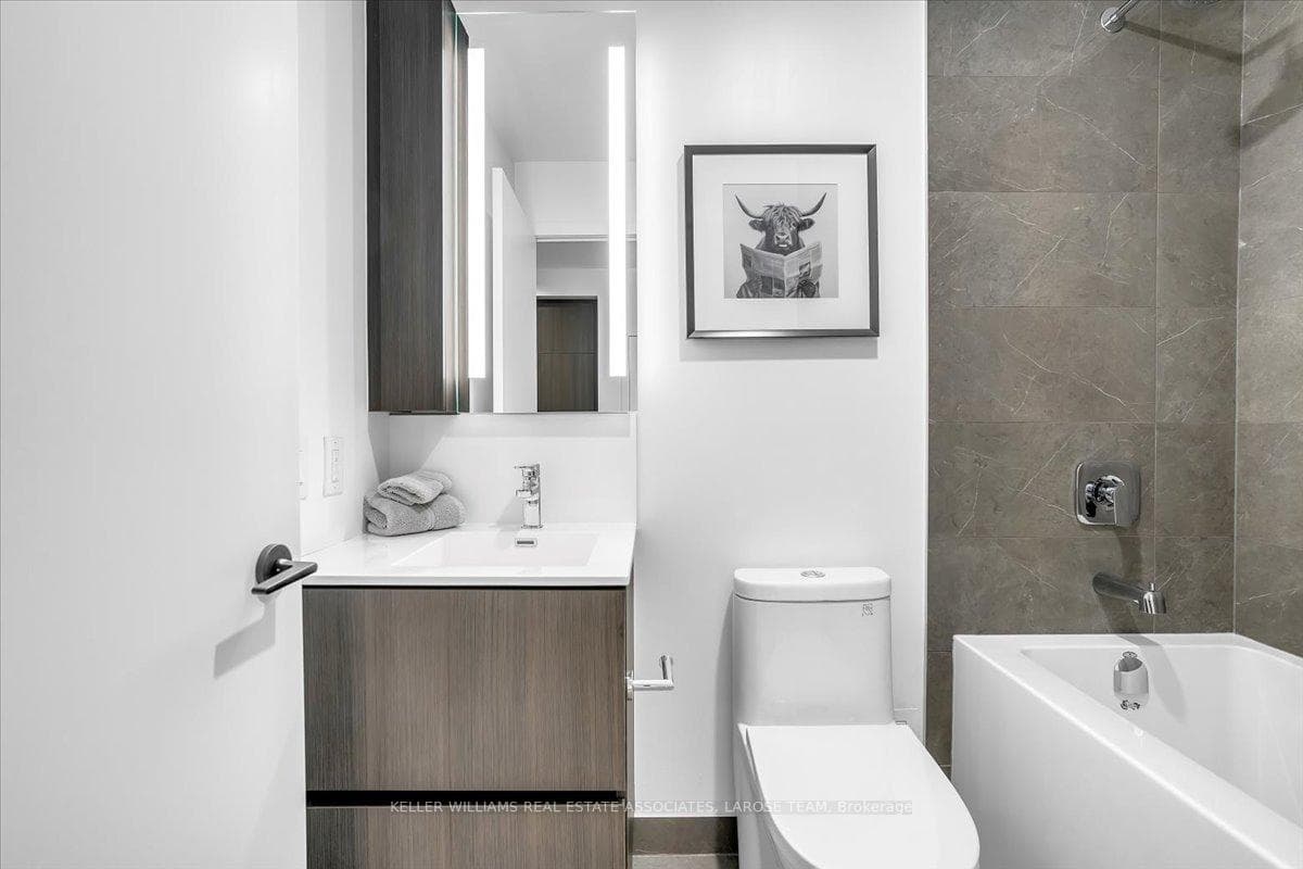 215 Lakeshore Road Unit 205 photo 19