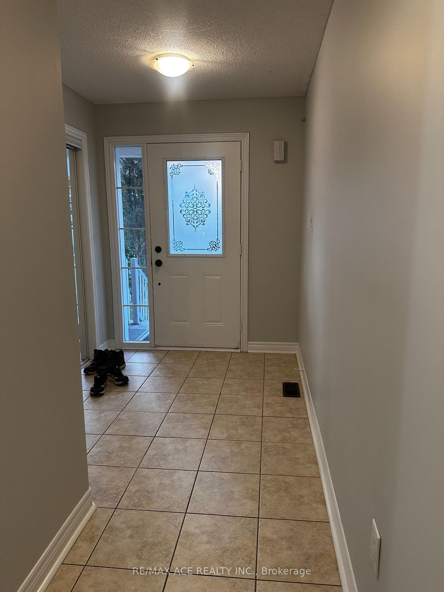 99 Atherton Avenue photo 7