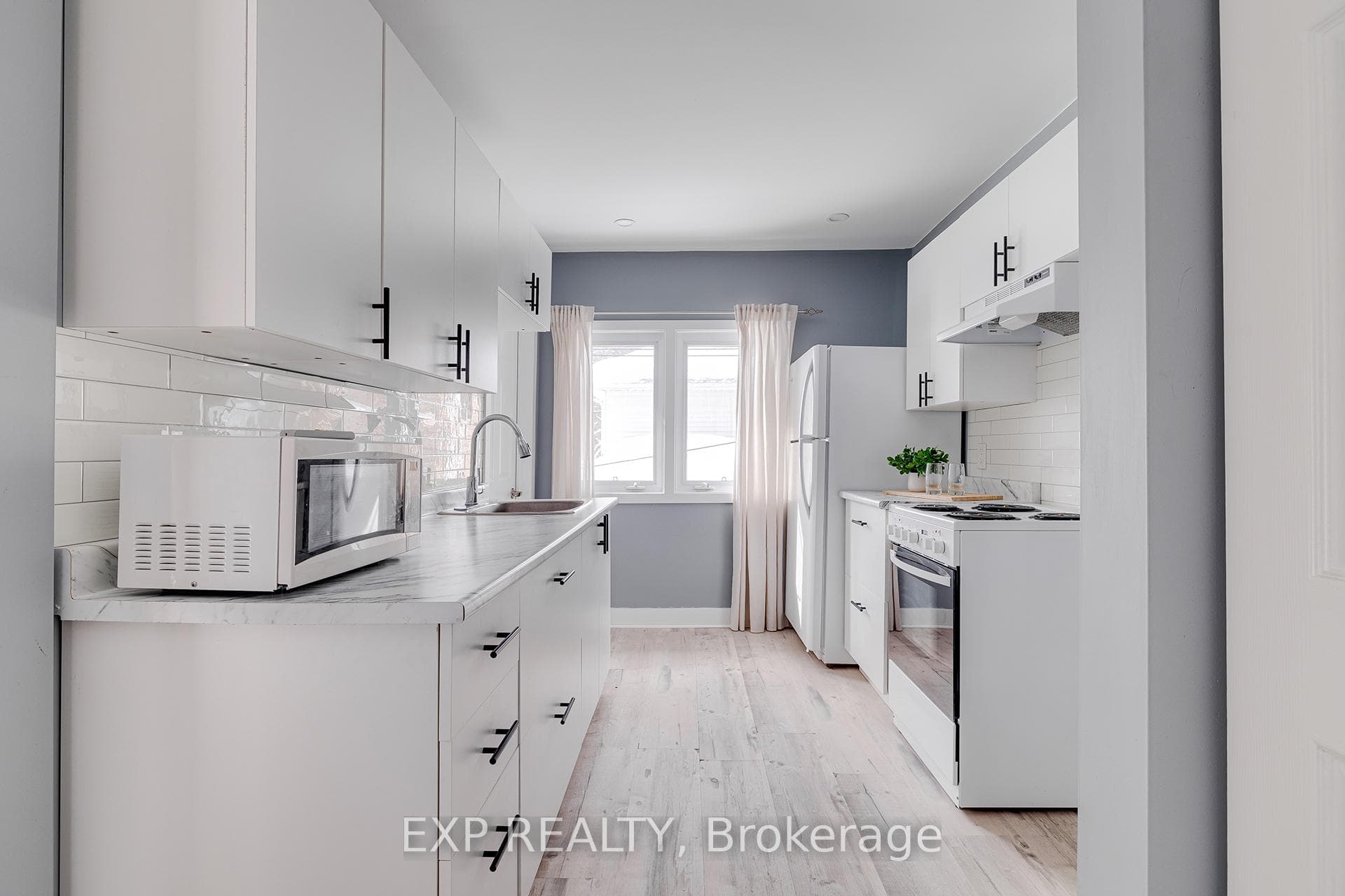 77 Borden Avenue photo 20