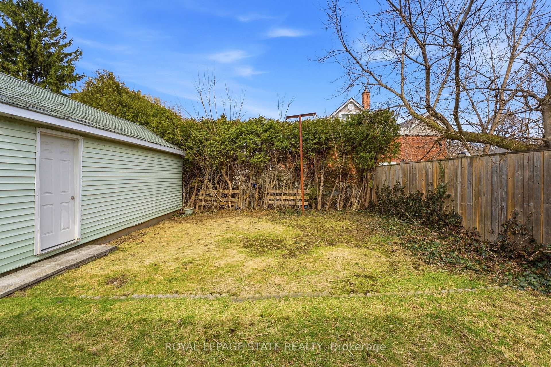 957 Queensdale Avenue photo 28