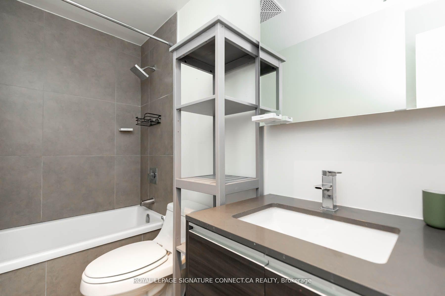20 Minowan Miikan Lane Unit 2005 photo 15