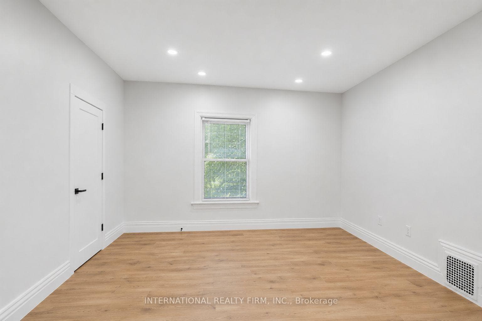 793 Dufferin Street Unit Upper photo 6