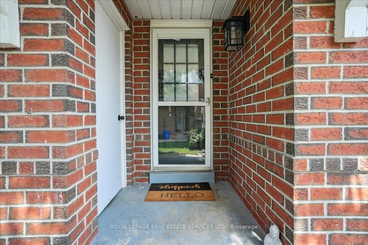 25 Thornlodge Drive photo 4
