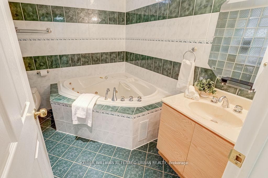 105 White Pine Crescent photo 37