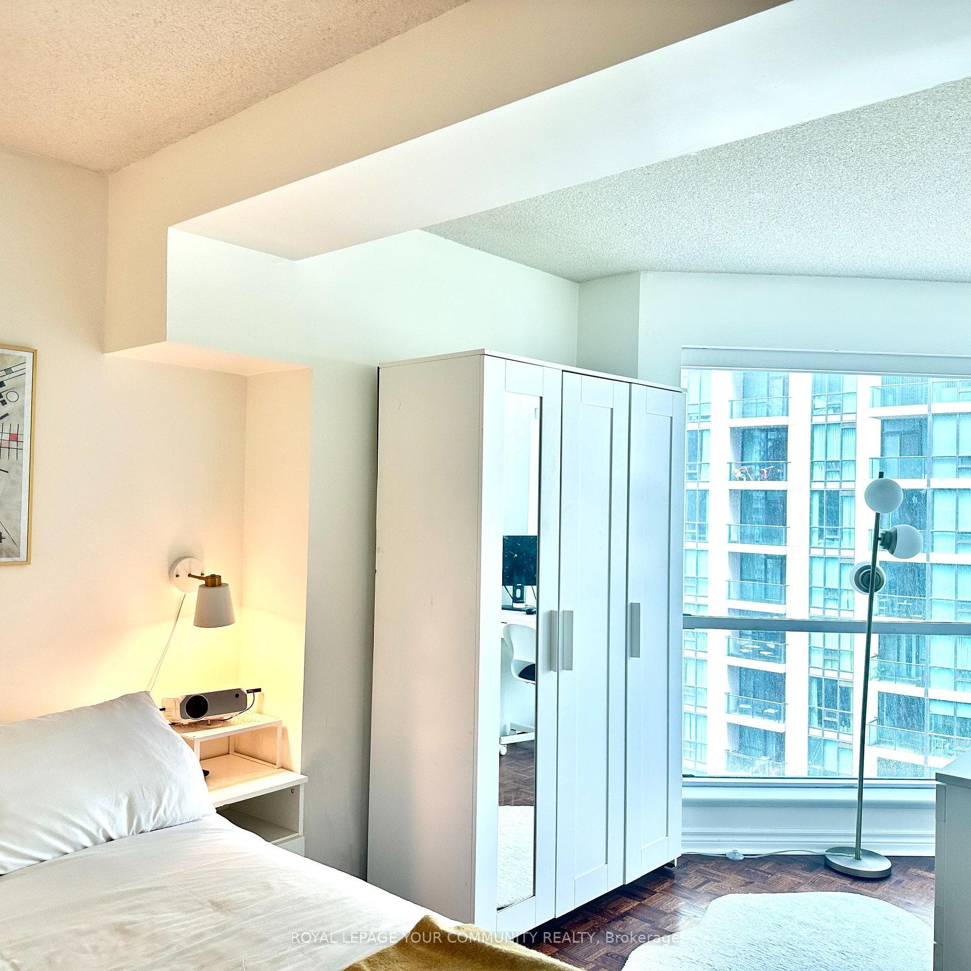 10 Yonge Street Unit 2004 photo 7