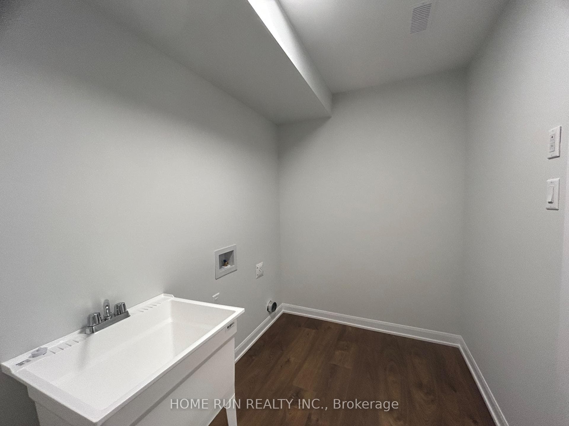 378 BANKSIDE Way photo 4