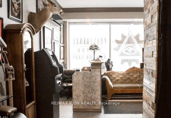 952 Oxford Street photo 9