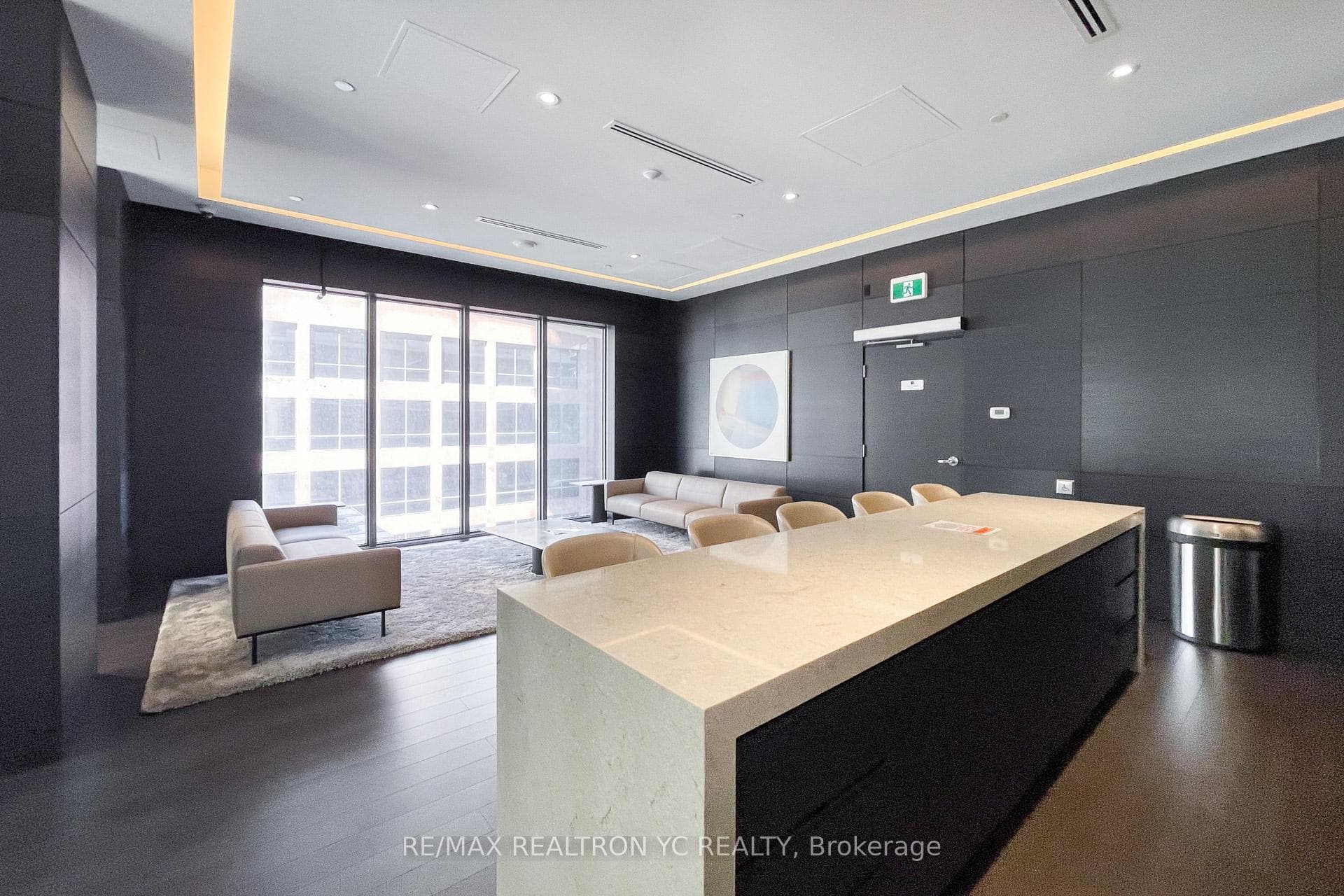 2221 Yonge Street Unit 4707 photo 35