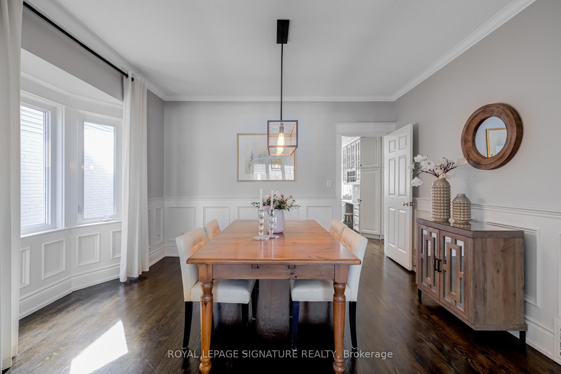 237 Bowood Avenue photo 5