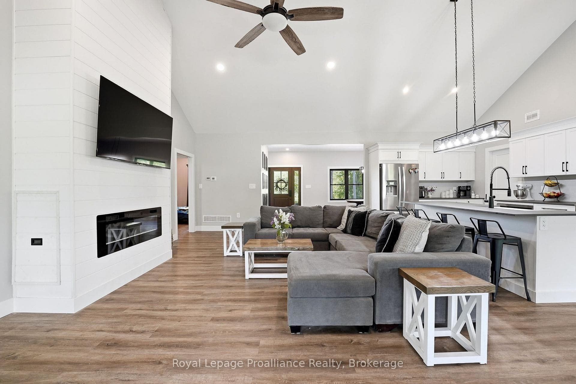 293 Douglas Road photo 12