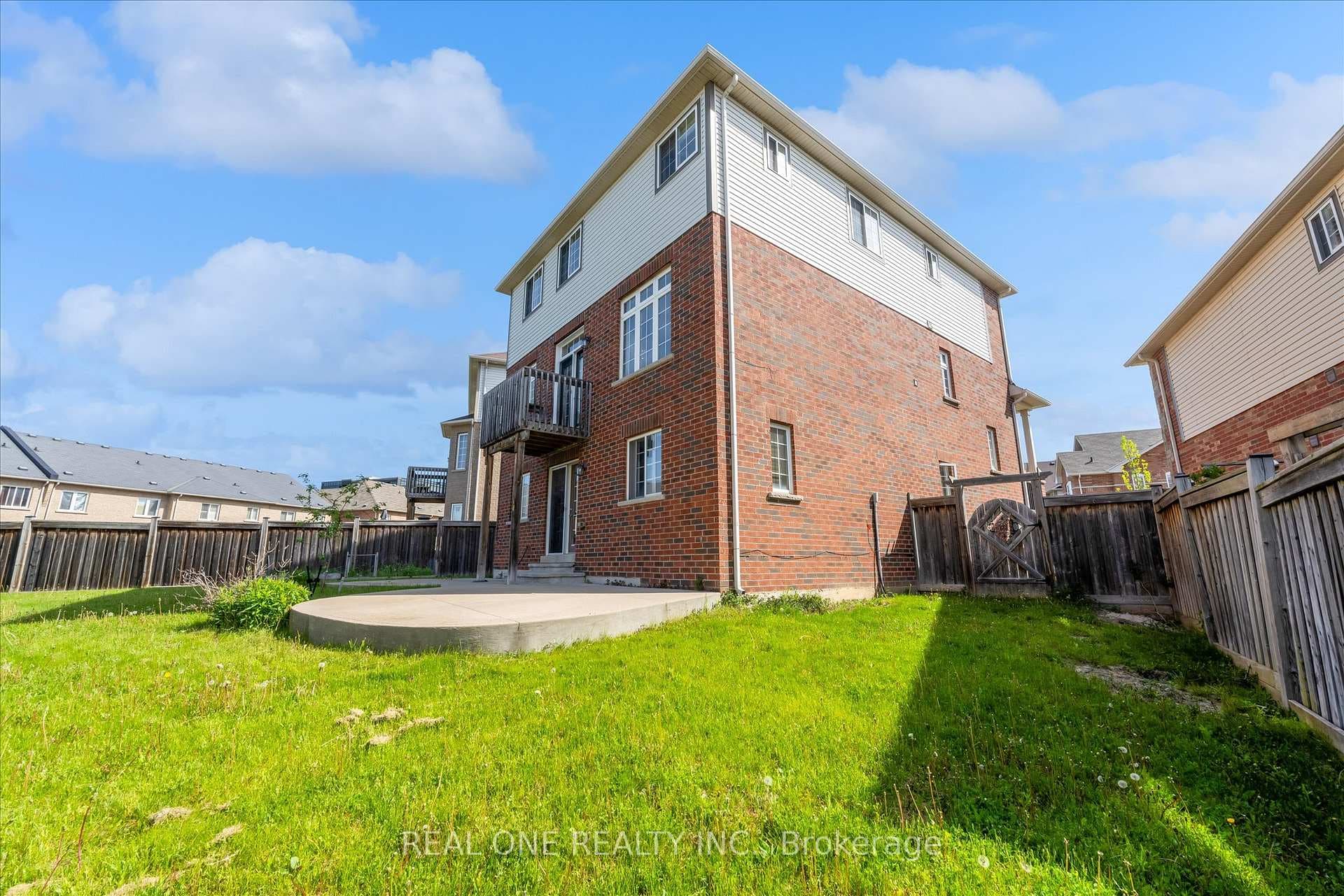 556 Sanderson Crescent photo 37
