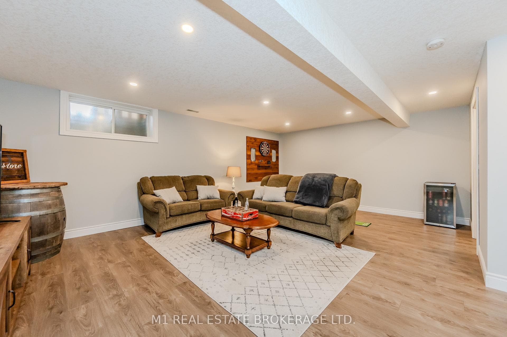 74 Queen Charlotte Crescent photo 31
