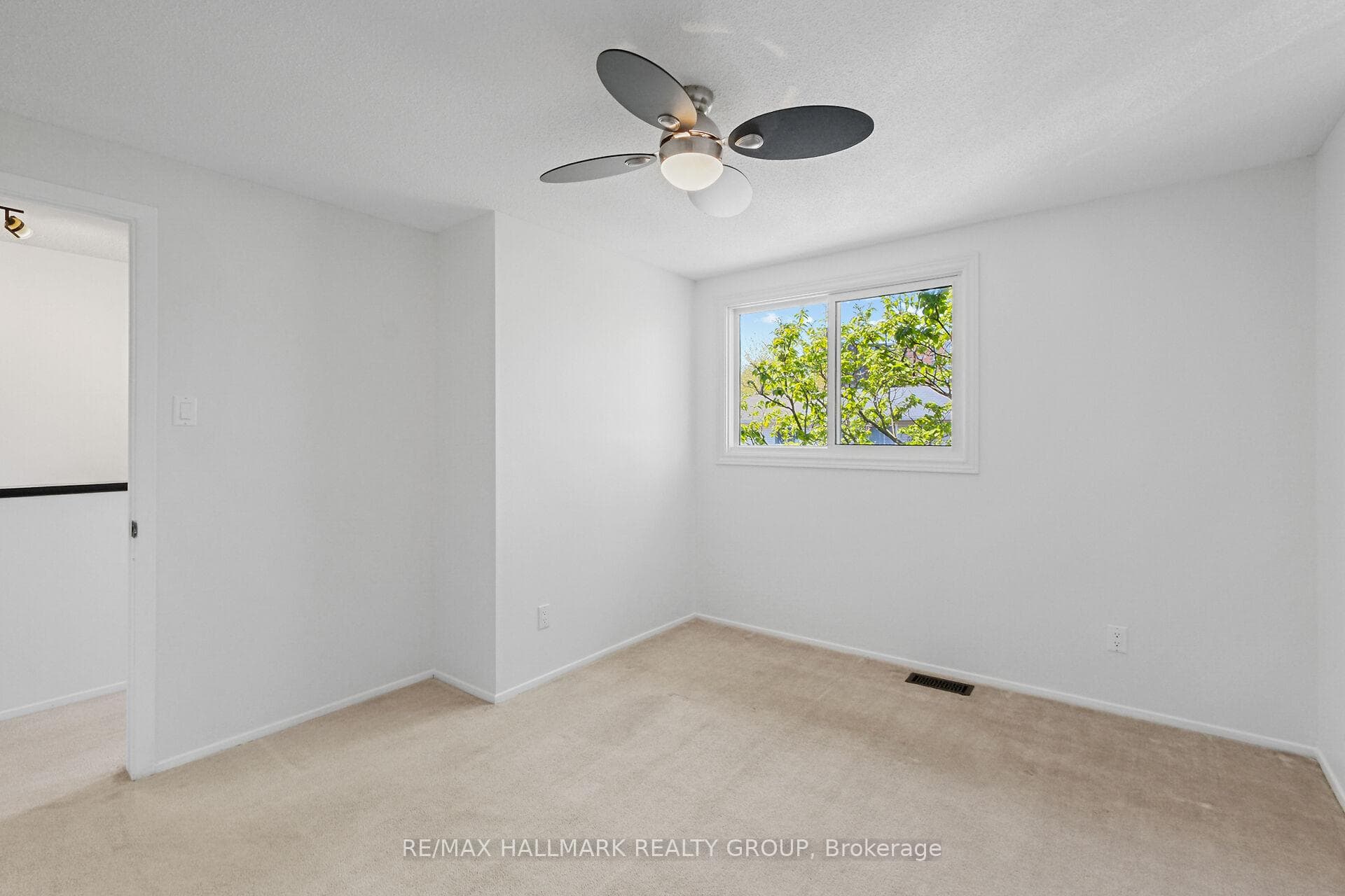 1468L Heatherington Road photo 15