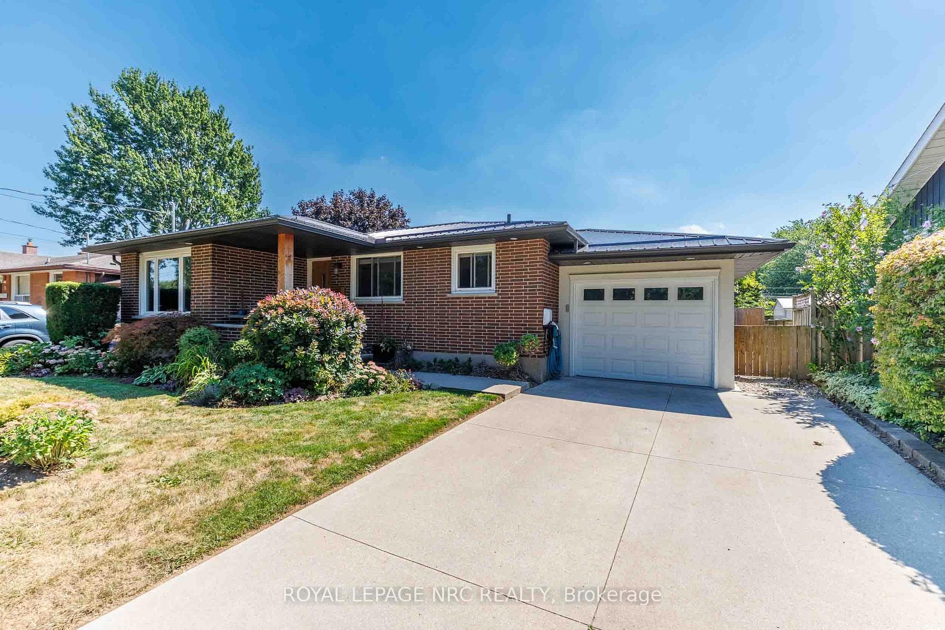 6 CROYDON Drive photo 3