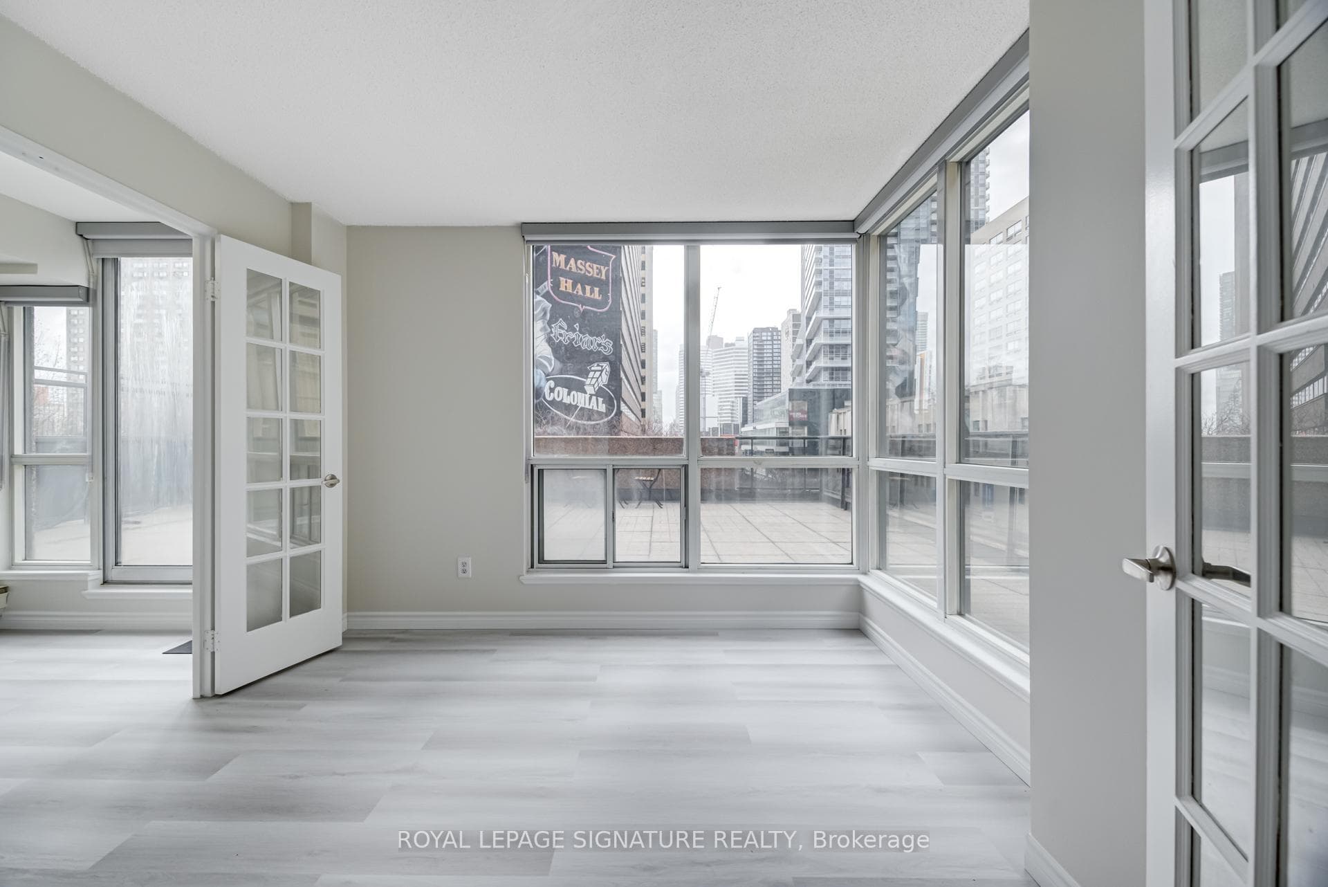 7 Carlton Street Unit 306 photo 10