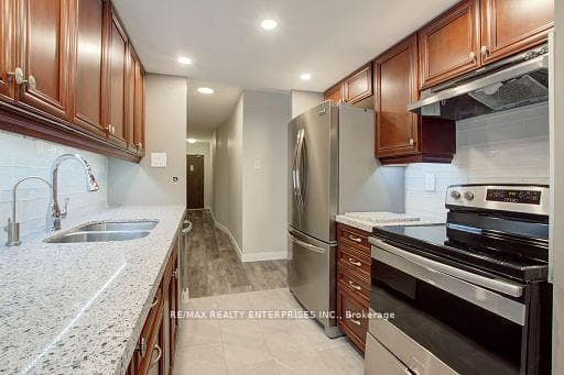 1515 Lakeshore Road Unit 208 photo 7