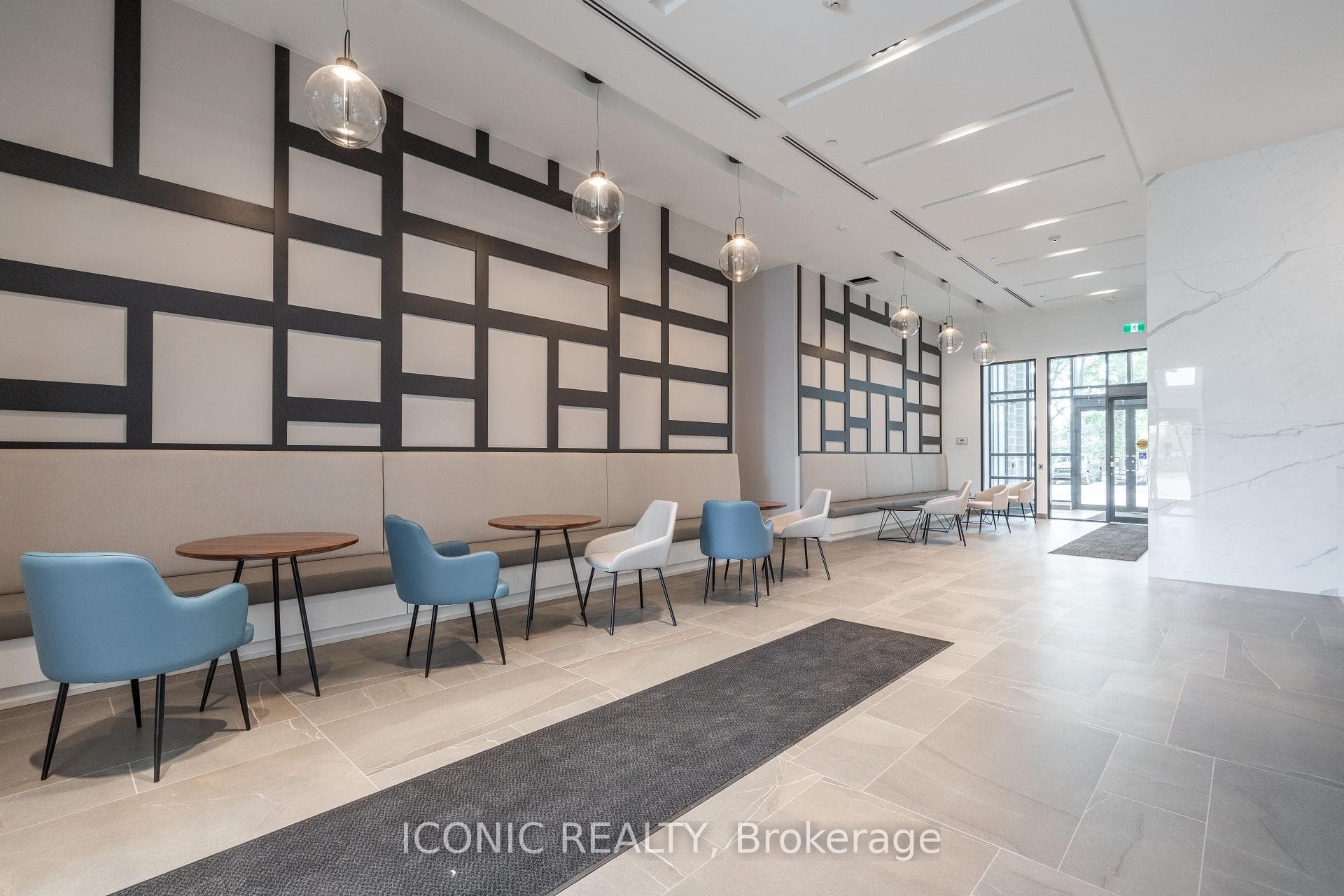 681 Yonge Street Unit 525 photo 6