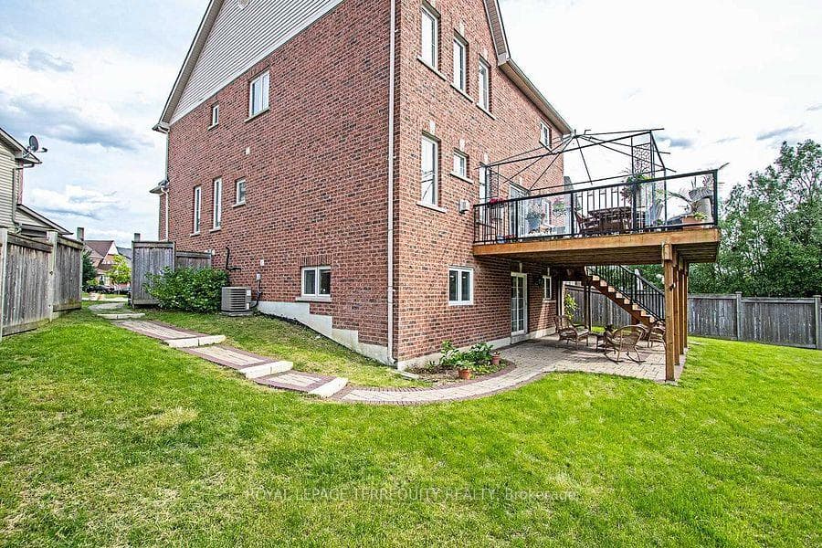 53 Rushbrooke Way Unit Lower photo 3