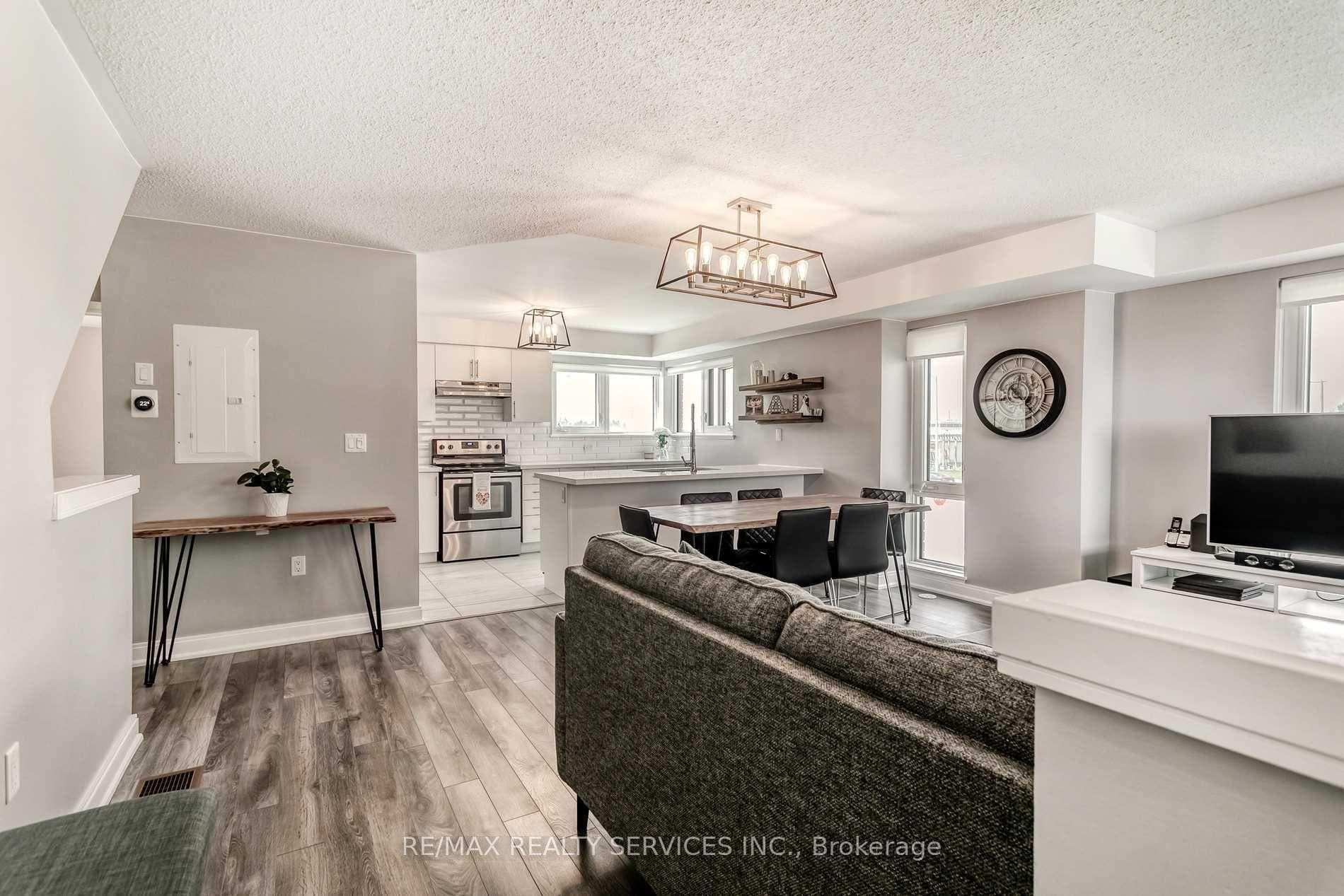 100 Dufay Road Unit 21 photo 14