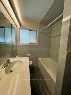 1287 Royal Drive Unit Main floor photo 11