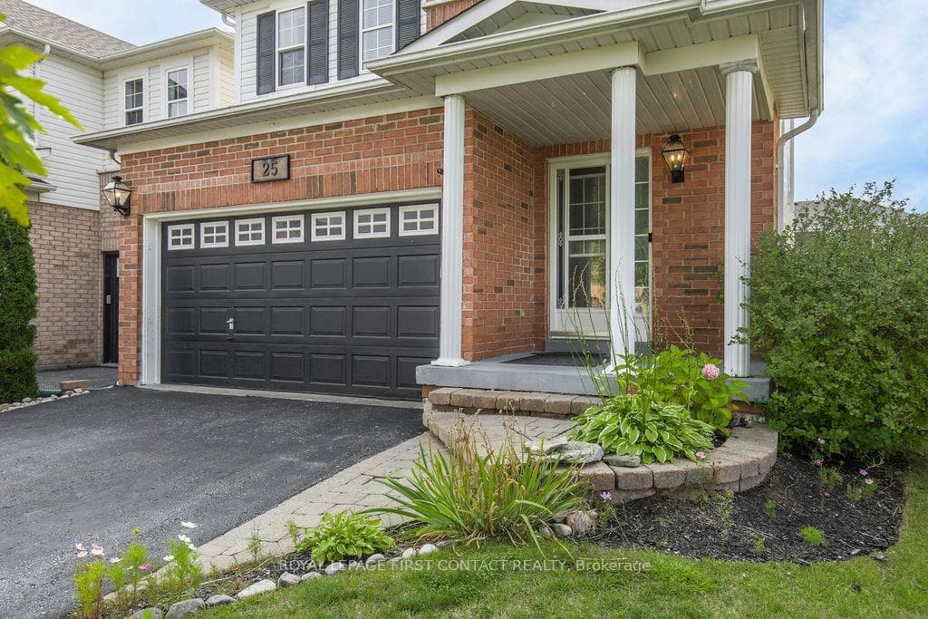 25 Truax Crescent photo 2