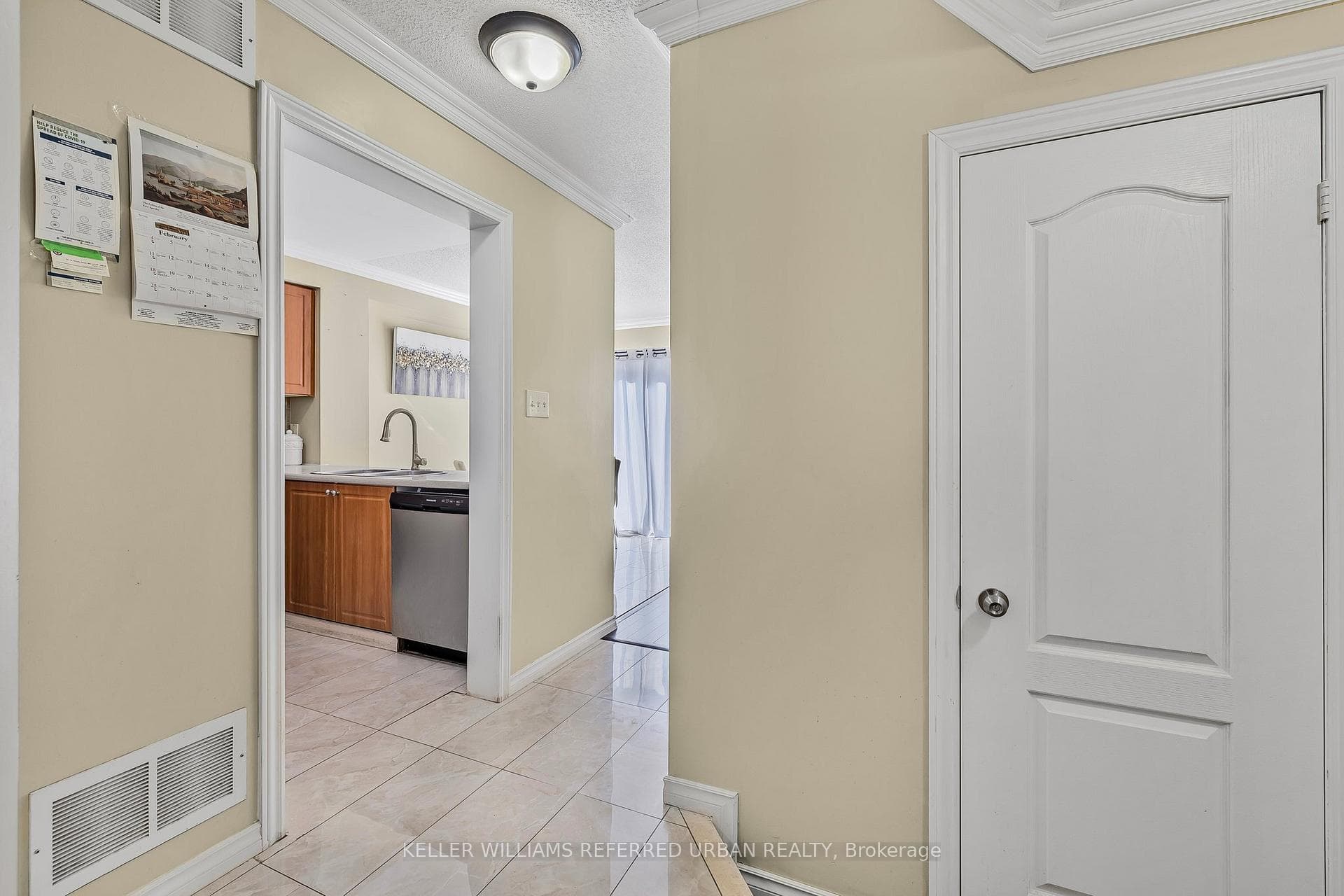 35 Vanier Street photo 7