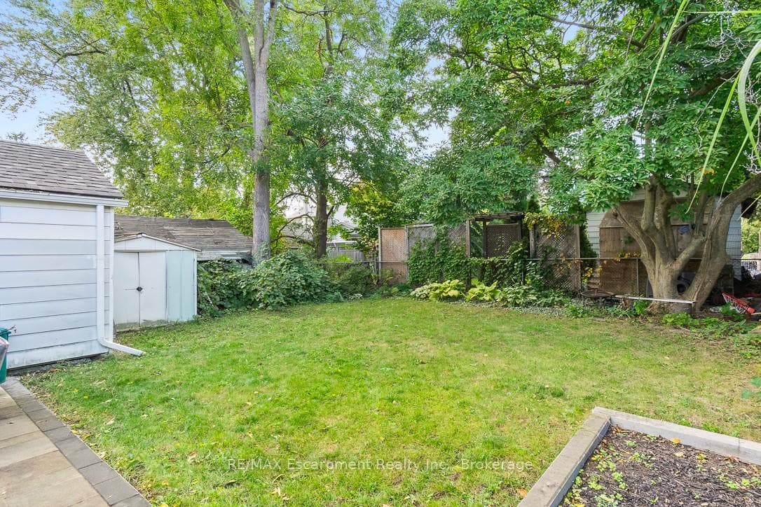 135 DEANE Avenue photo 27