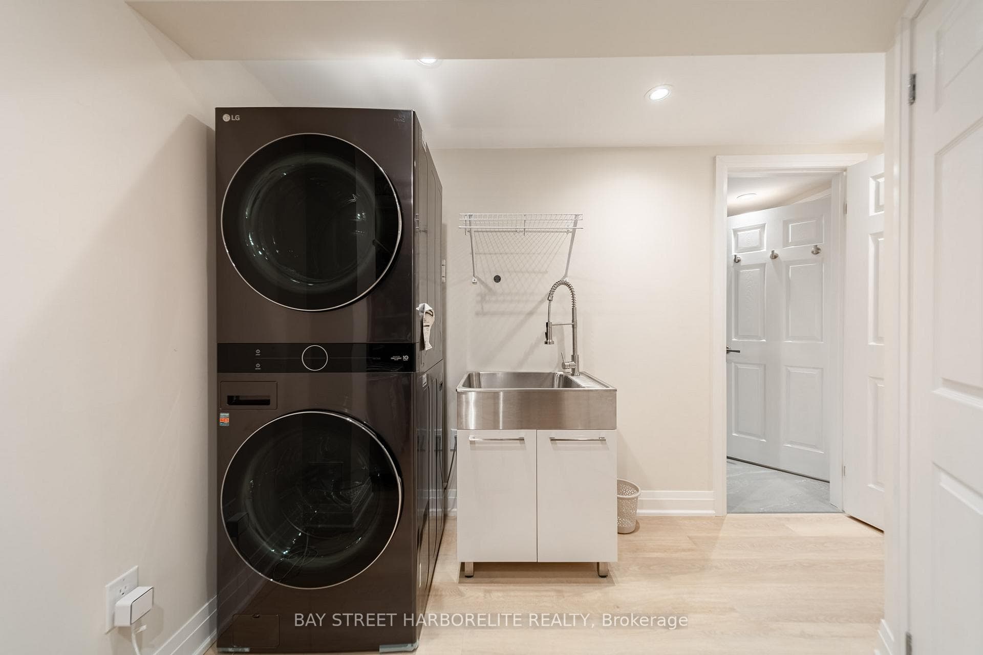 2366 Devon Road photo 30