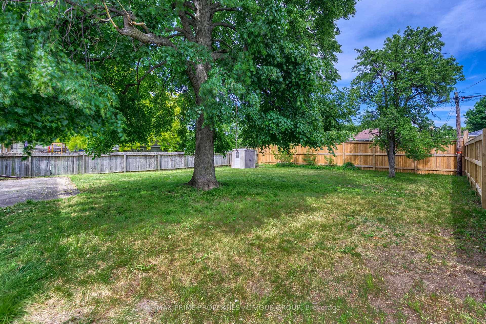 890 Hollands Avenue photo 3