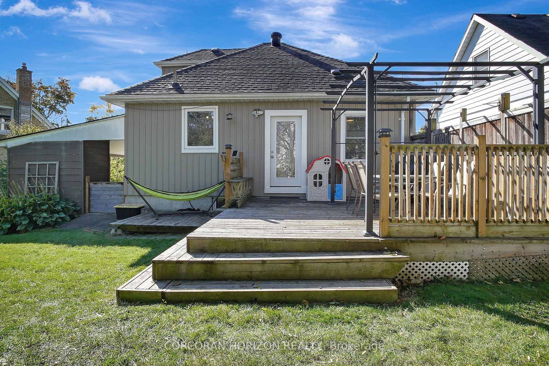 52 Pleasant Avenue photo 33