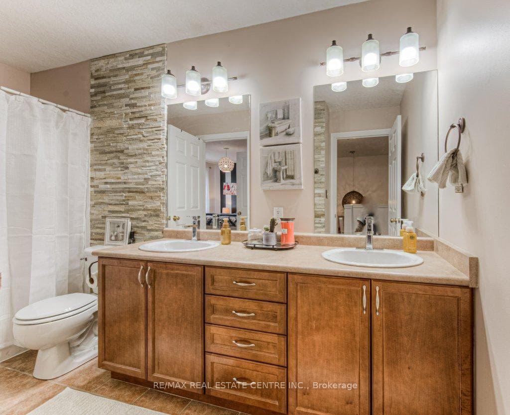 65 Ralgreen Crescent photo 21