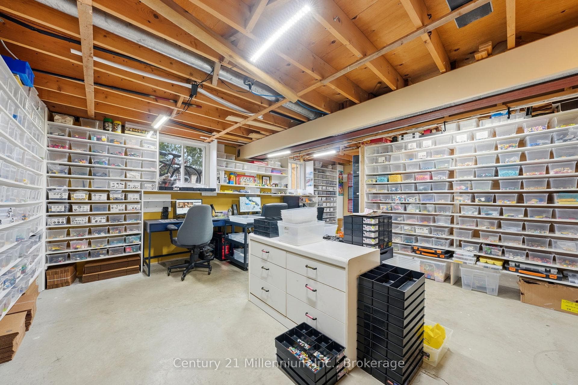 6 EARLSCOURT Crescent photo 44