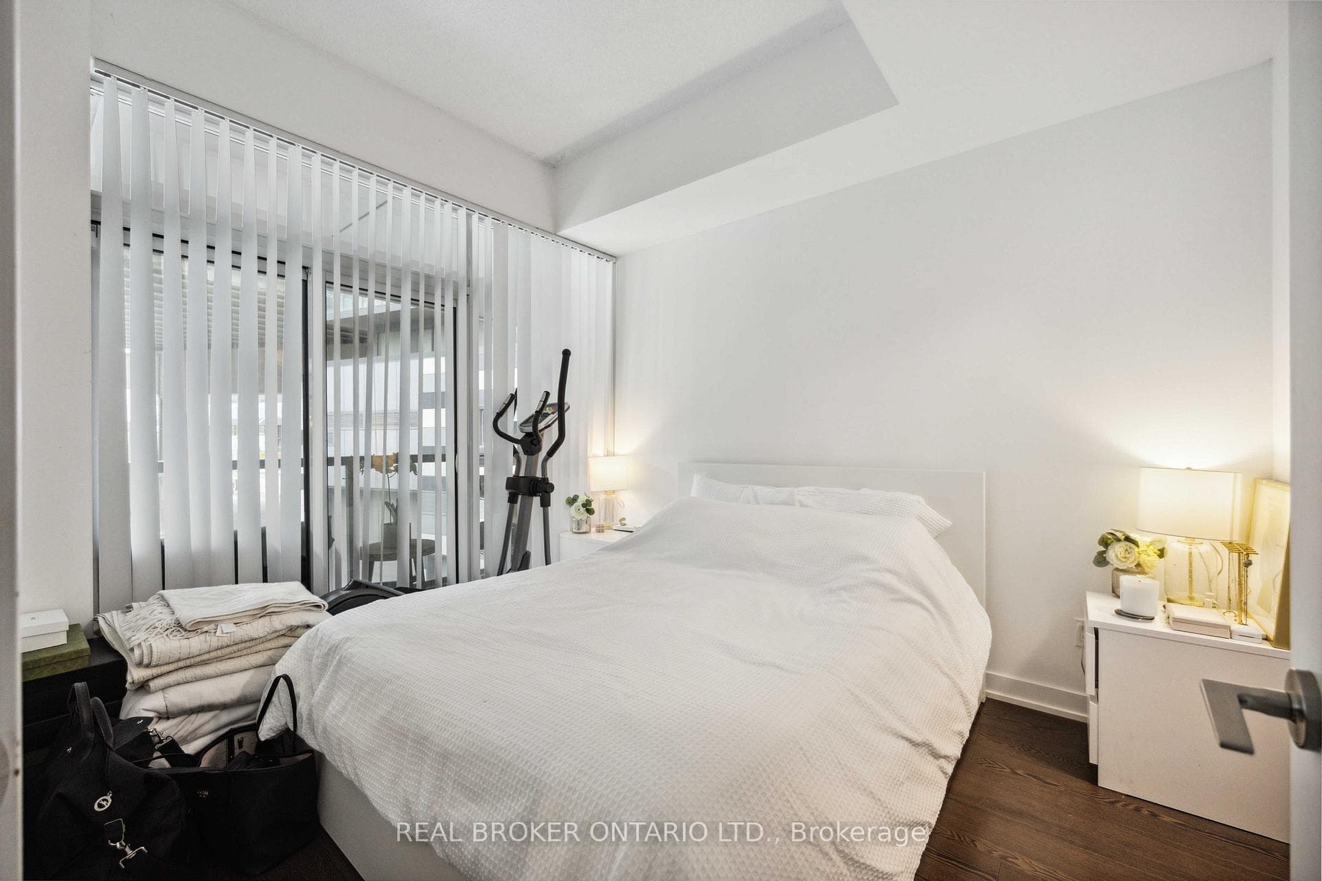 20 Bruyeres Mews Unit 219 photo 11