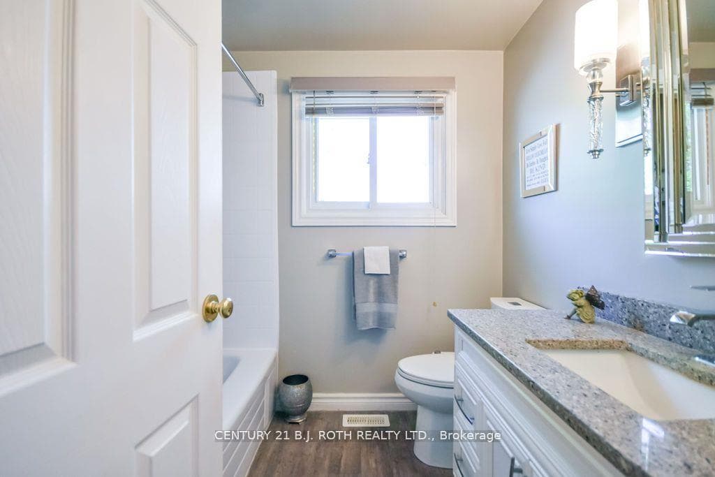 Updated 4 piece bathroom