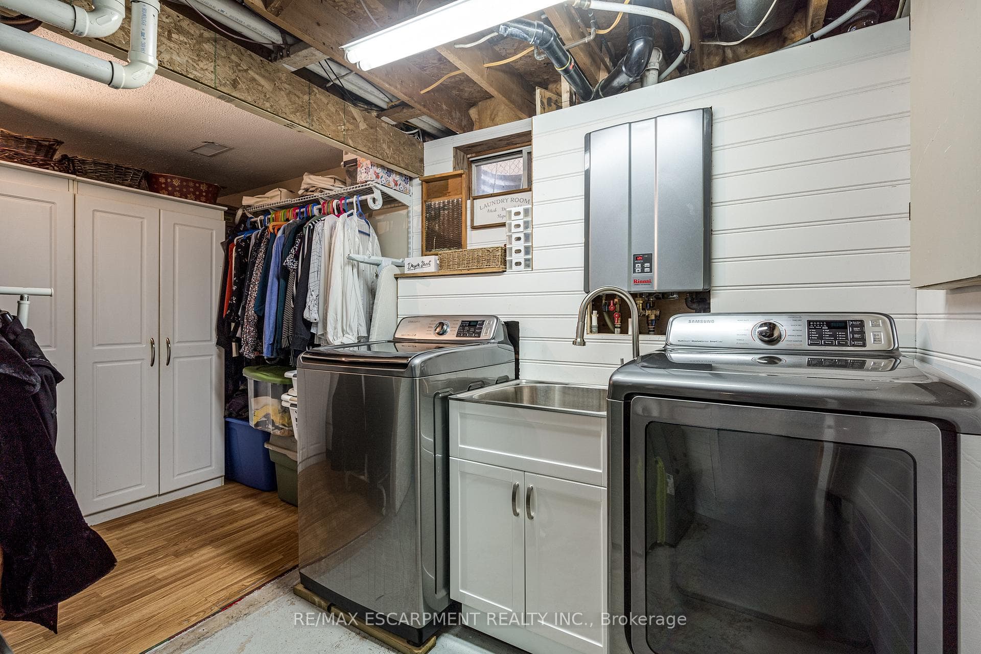 211 Macaulay Street photo 30